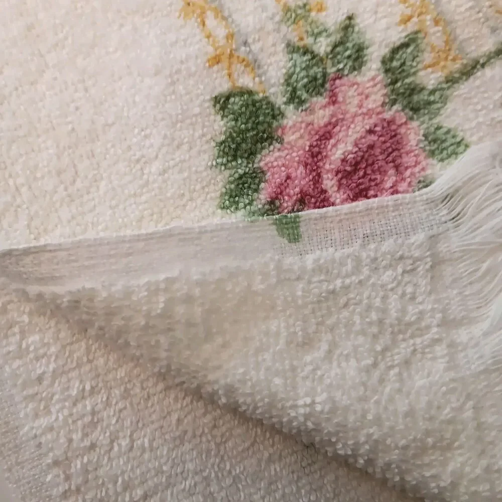 VTG Set Of 2 White & Pink Flowers Floral Towel Tastemaker by JP Stevens 24 x 16